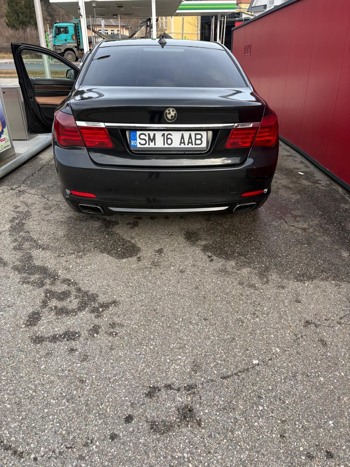 BMW seria 7, 740d