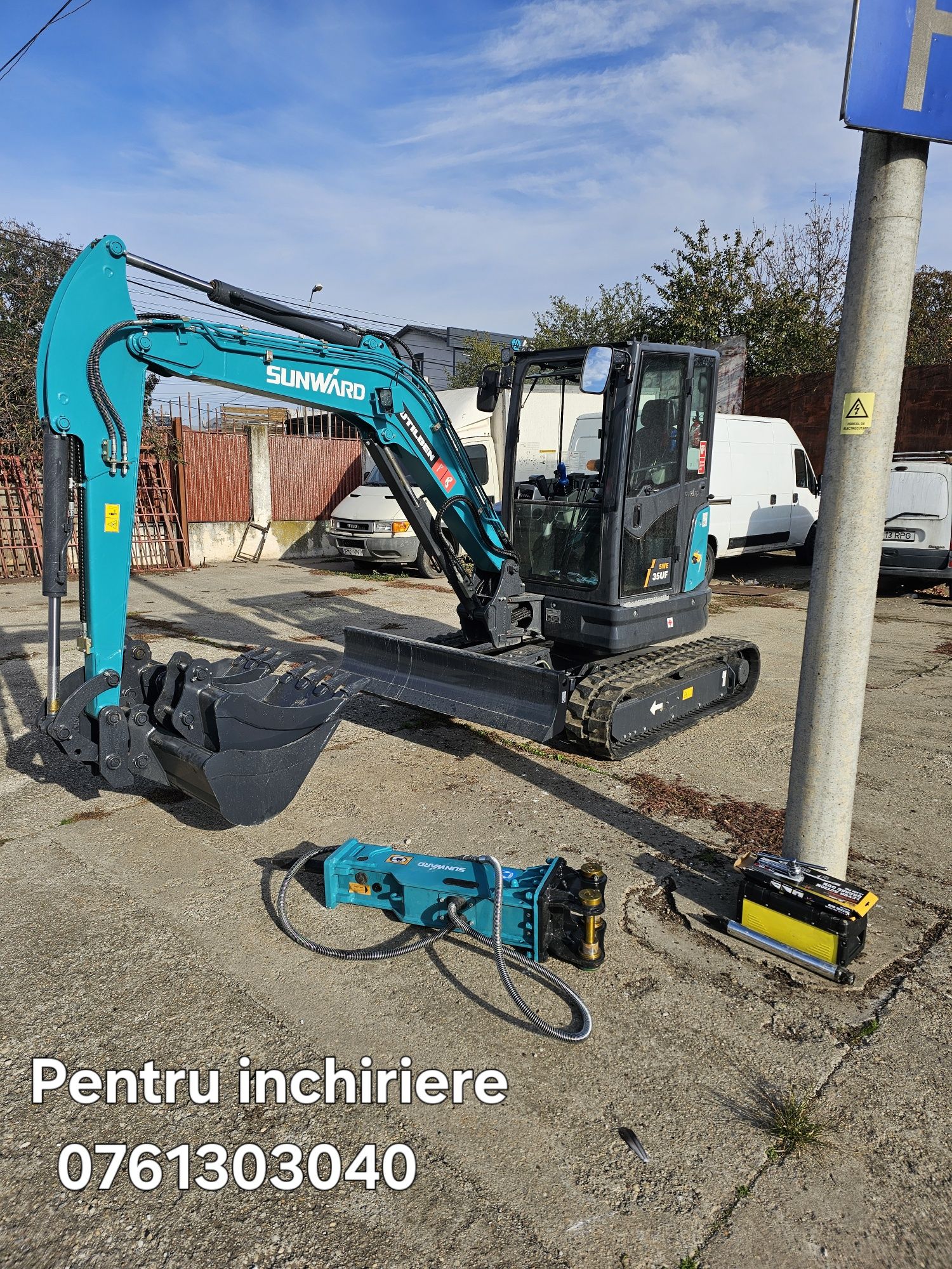 Minidigger for rent 4 tone with all inclusive