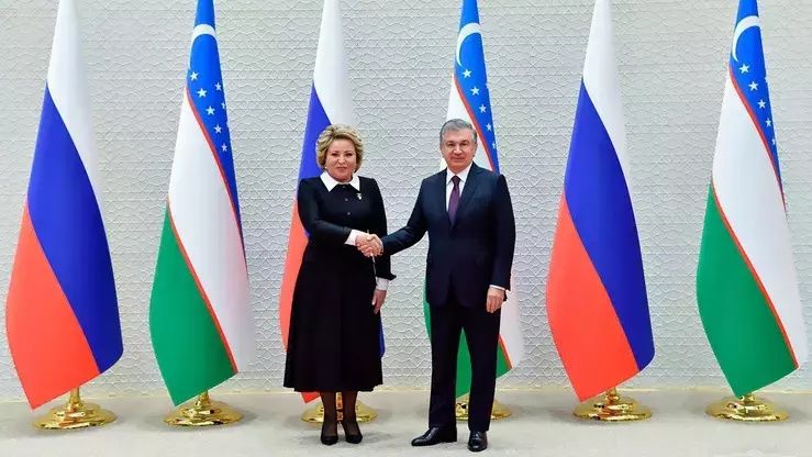 Герб ва байроқ (флаг) сиз хохлаган кўрнишда бепул етказиб берамиз