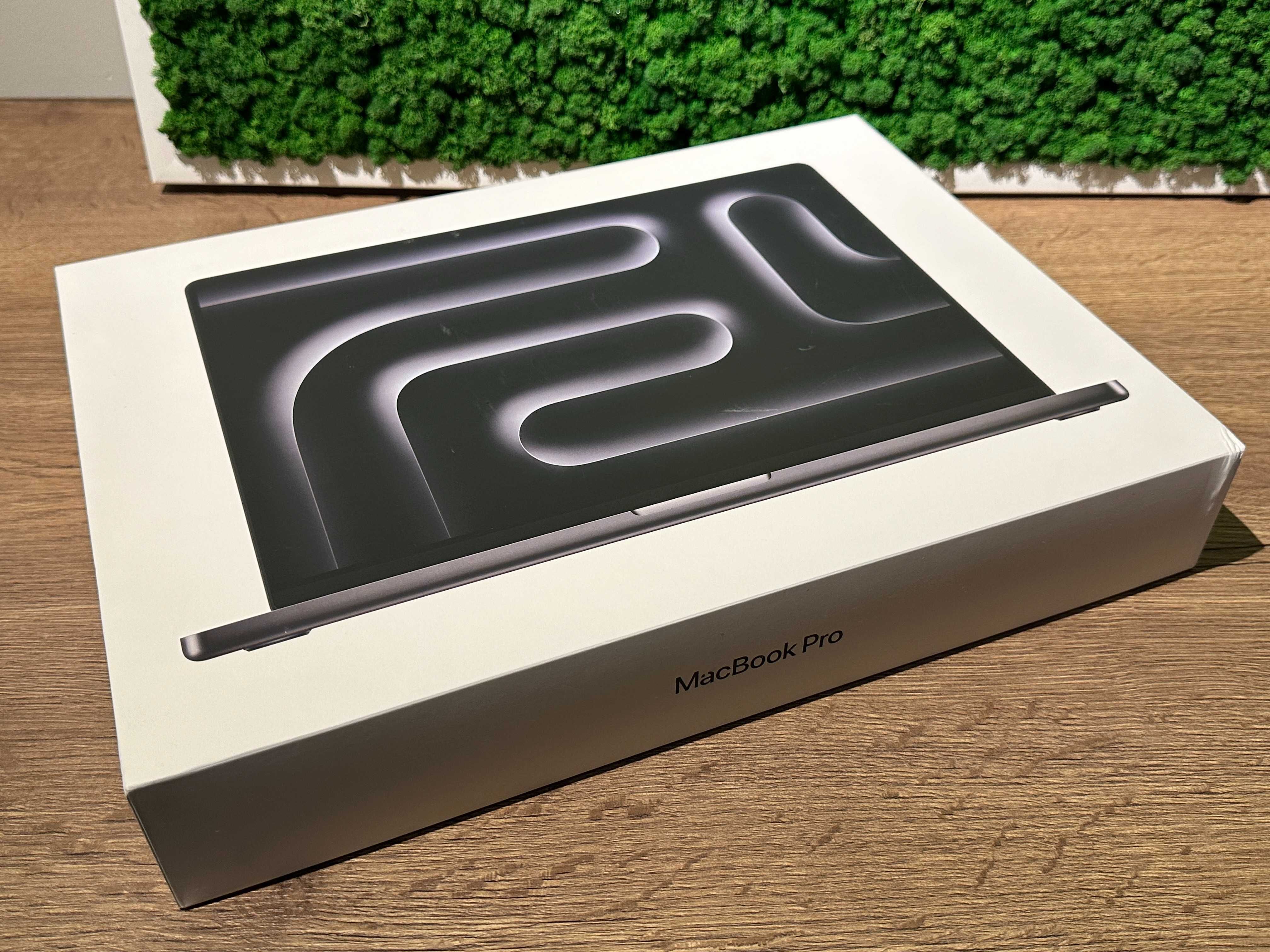 MacBook Pro 14 M4 10-core CPU 10-core GPU 16GB Ram 1TB SSD Firma NOU