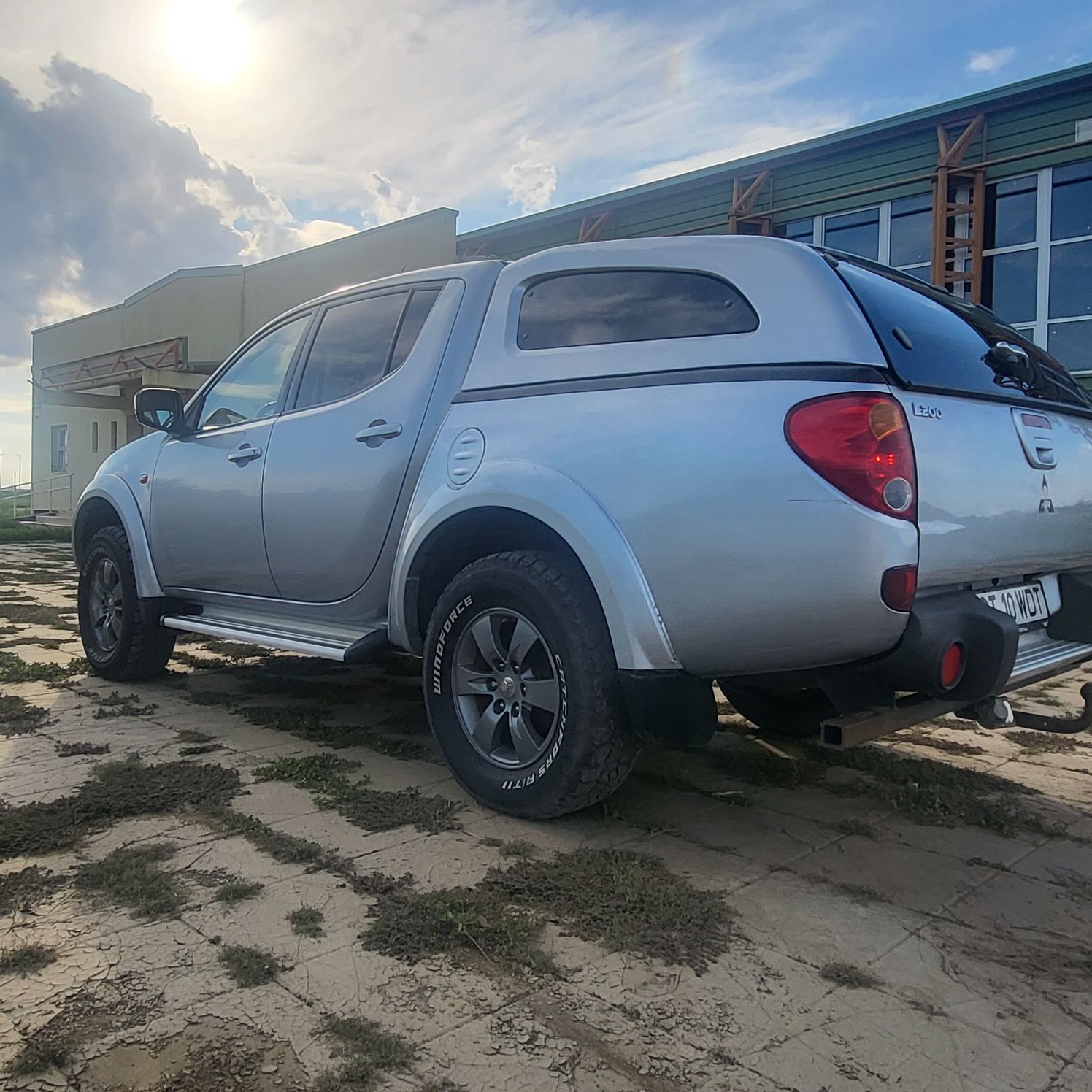 Mitsubishi L200 automat 8000 euro