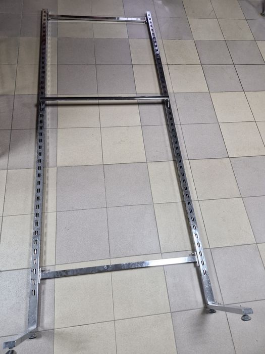 Продам стойку для одежды б/у. 15000 тг.