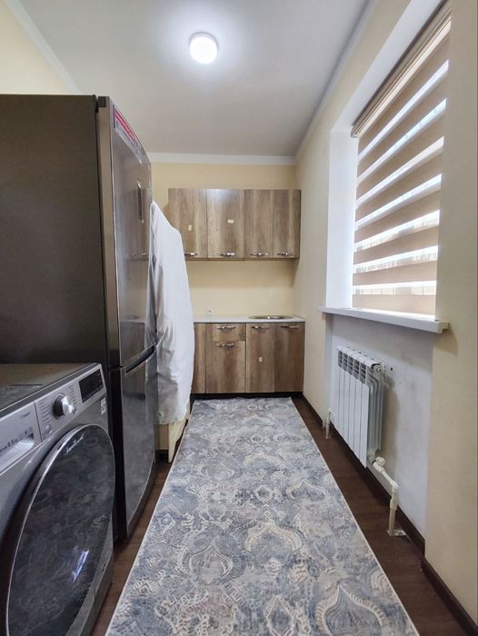 3 xonali uy sotiladi, otdelno kladovka balkonli 78 kv, sergeli 9-hudud