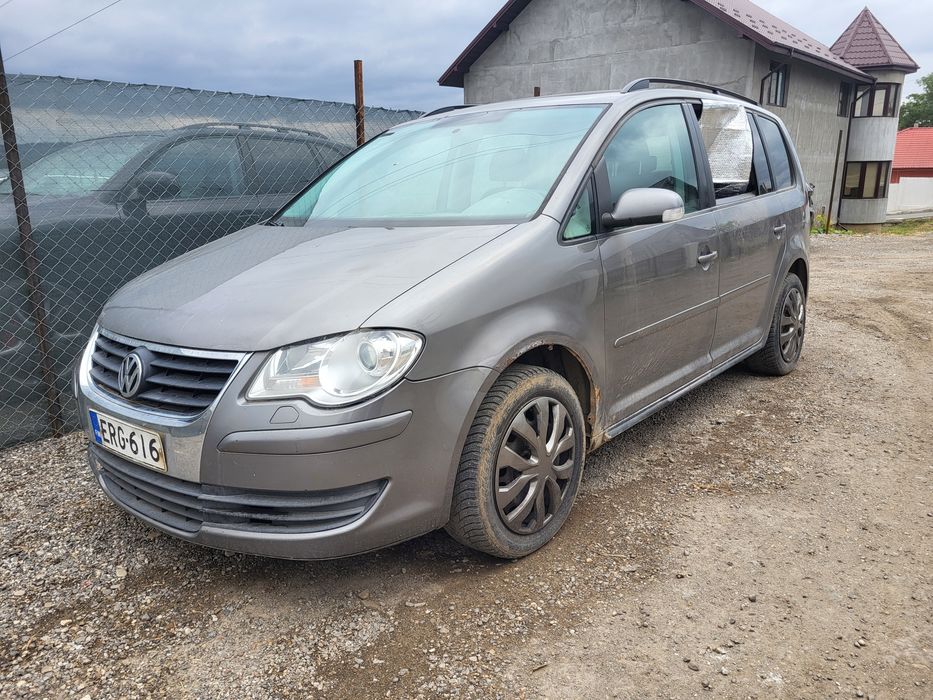 Citeste anuntul Pentru dezmembrat VOLKSWAGEN Touran 1.9 TDI BXE 7 LOC