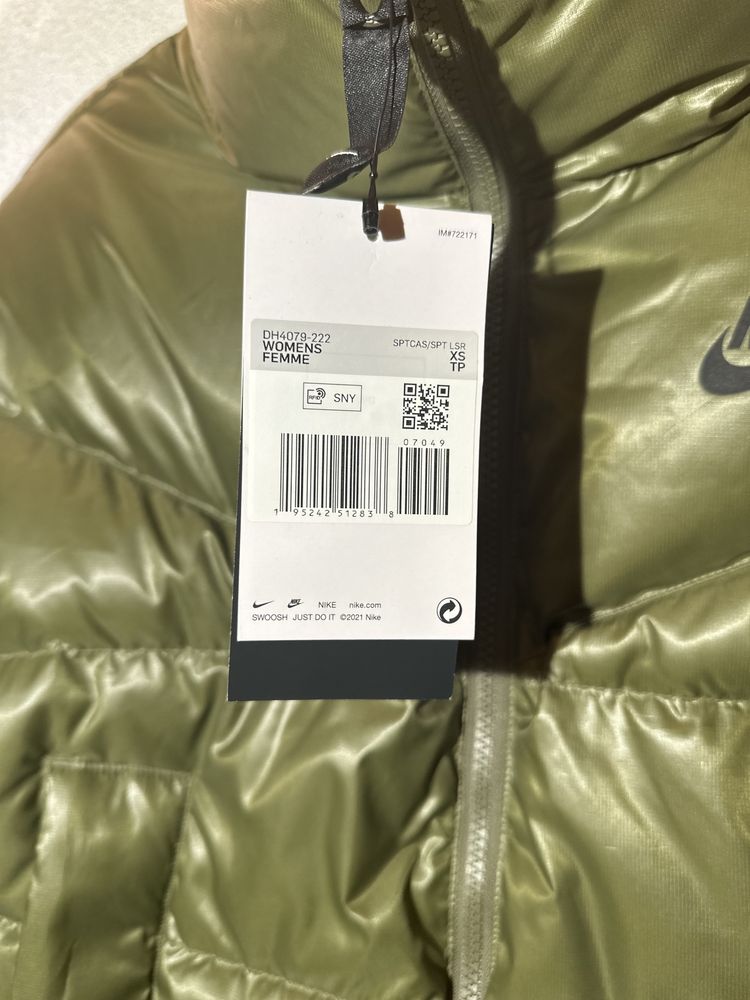 Дамско яке Nike XS