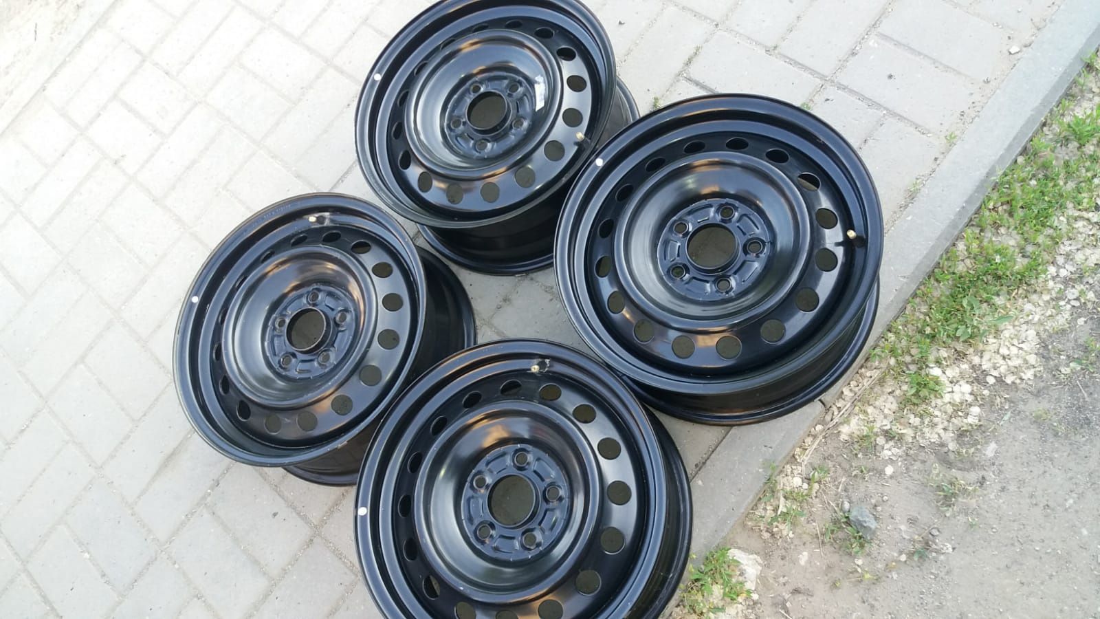 Продам НОВЫЕ  диски R16 на японские автомобили