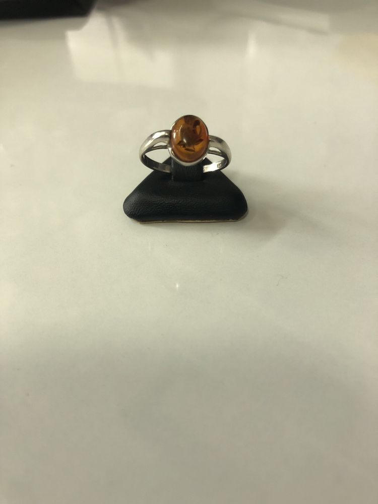Сребърен пръстен 925 с кехлибар