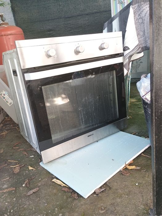 Cuptor electric Beko