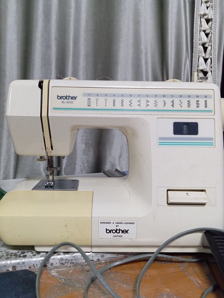 Продам швейную машинку.