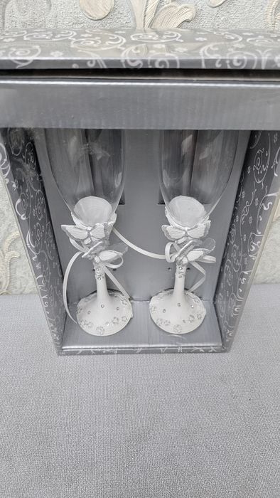 Продаются свадебные бокалы