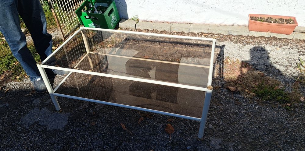 Продавам стъклена ниска маса