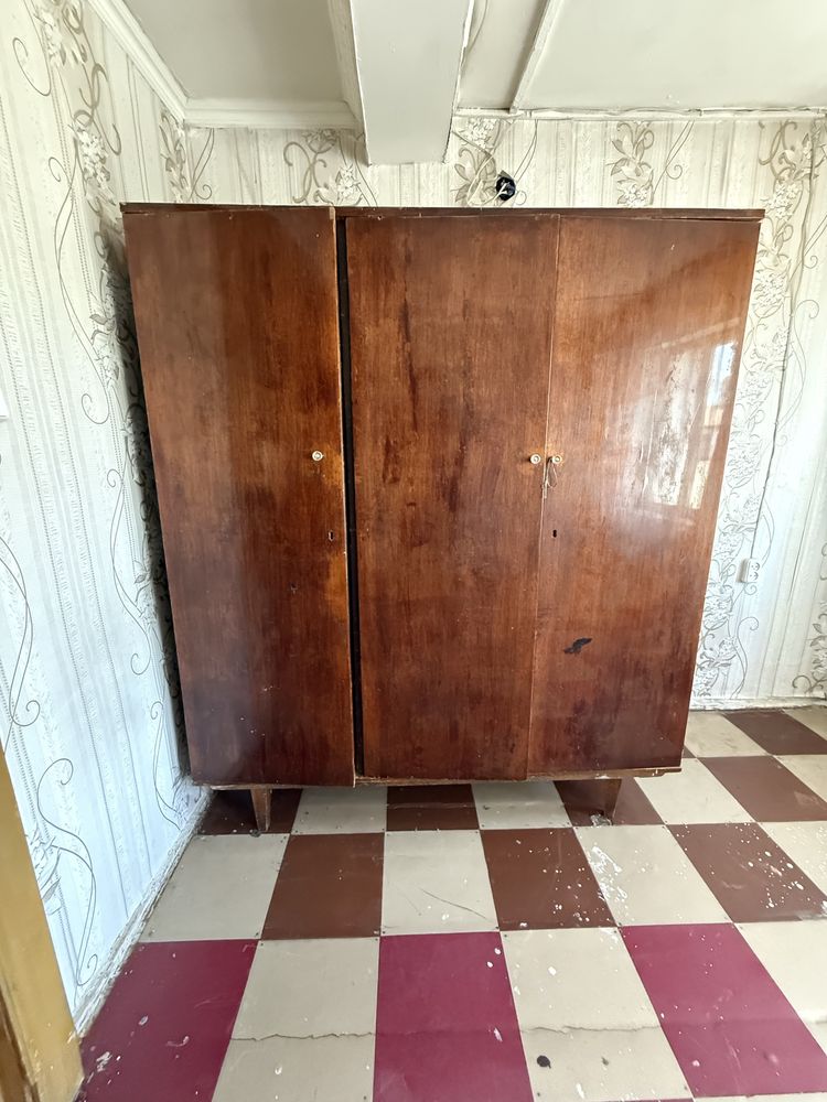 Продам советский шкаф