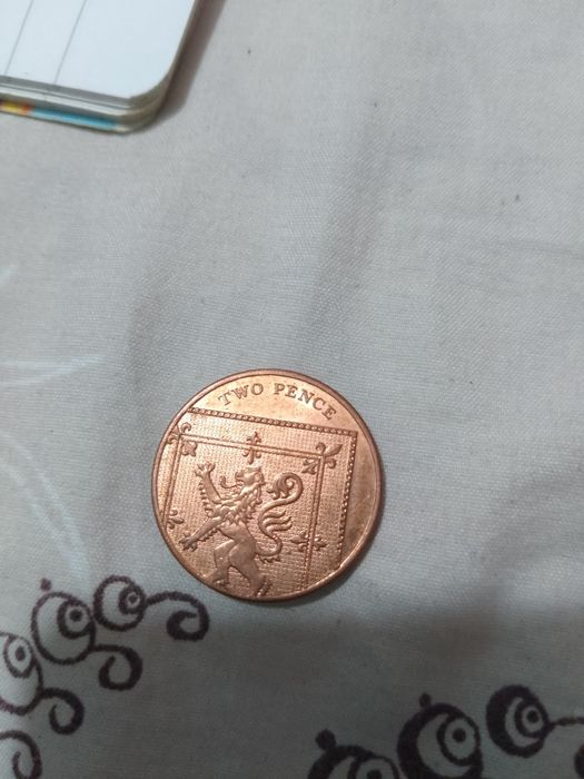 2 monede de 2 pence din anii 2010 și 2003