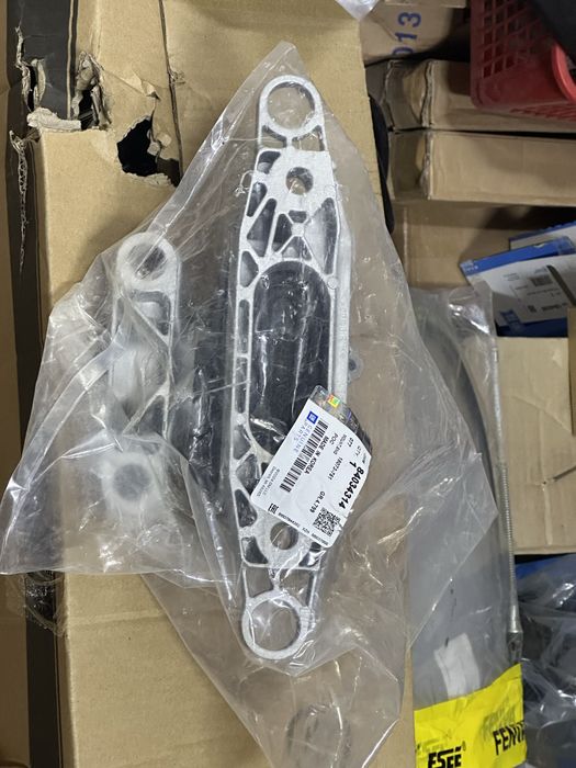 Подушка двигателя Malibu tracker onix monza tahoe traverse trailblazer