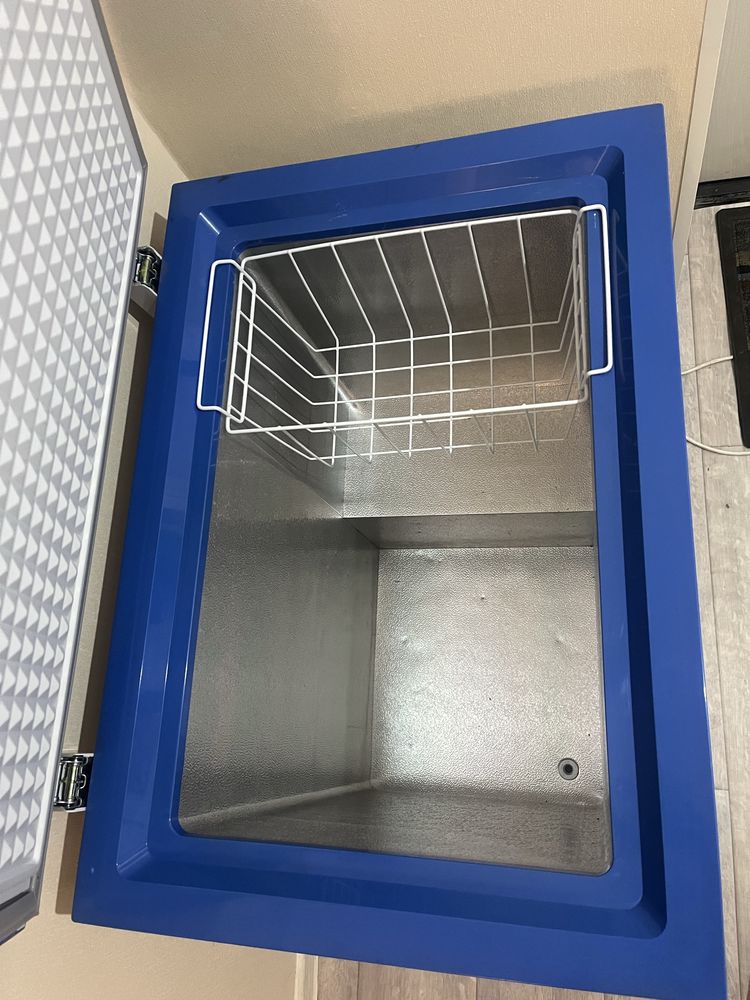 продаю морозильник