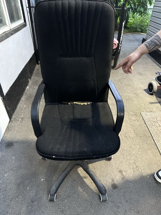 Продам офисные кресла