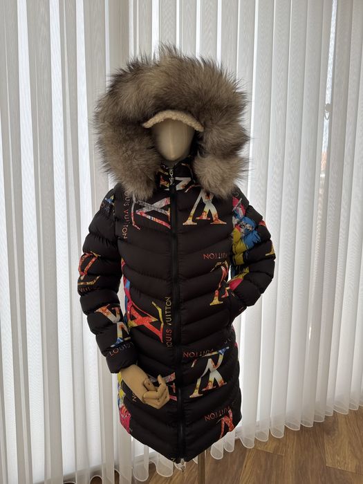 Дамско дълго яке с естествен пух на качулката!