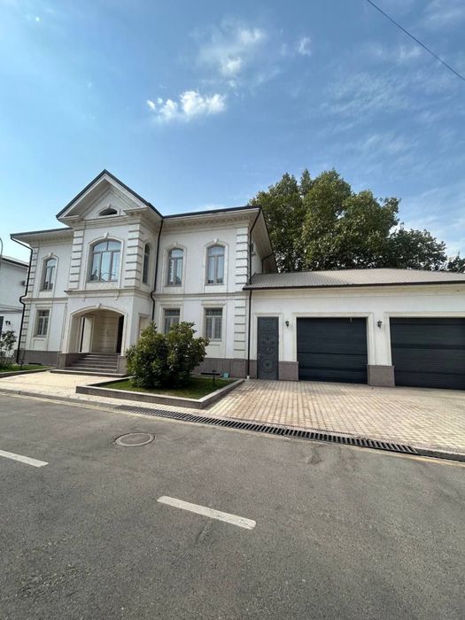 Участок Сдаётся 7-Комнат перекресток Луначарский 3-Уровня