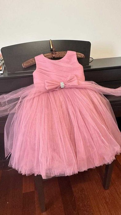 Детское платье цвета пыльной розы. Брендовое, отличное качество,новое.