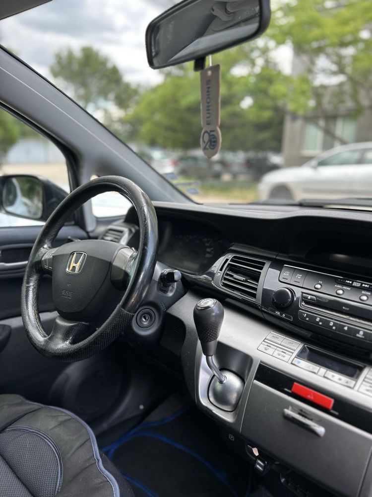 Honda FR-V в добро състояние