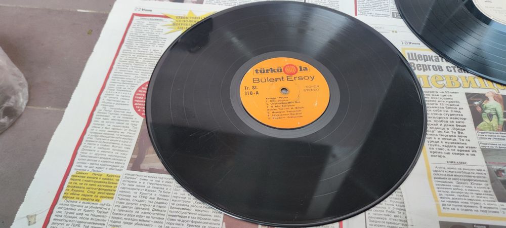 Грамофонни плочи на Bülent Ersoy и Neşe Karaböcek