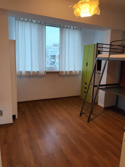 Продава тристаен апартамент в Христо Смирненски от собственик