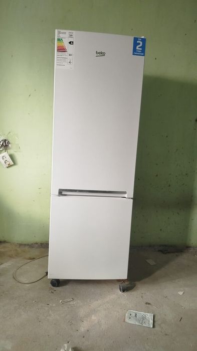 Беко холодильник потчти новый