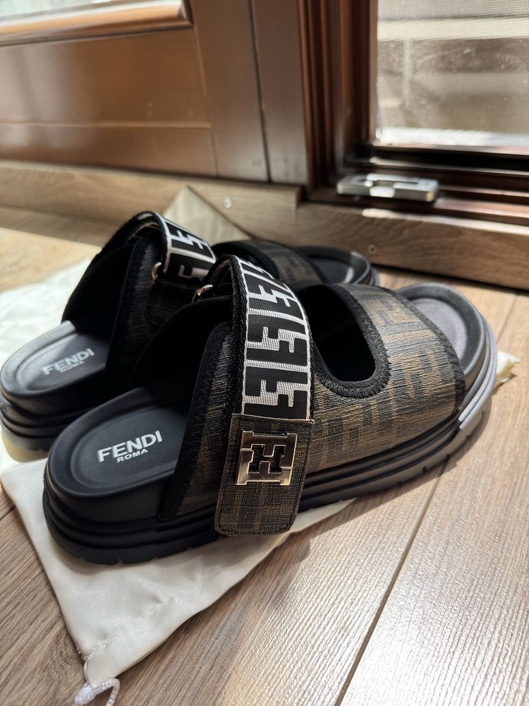 Сандали Fendi 38