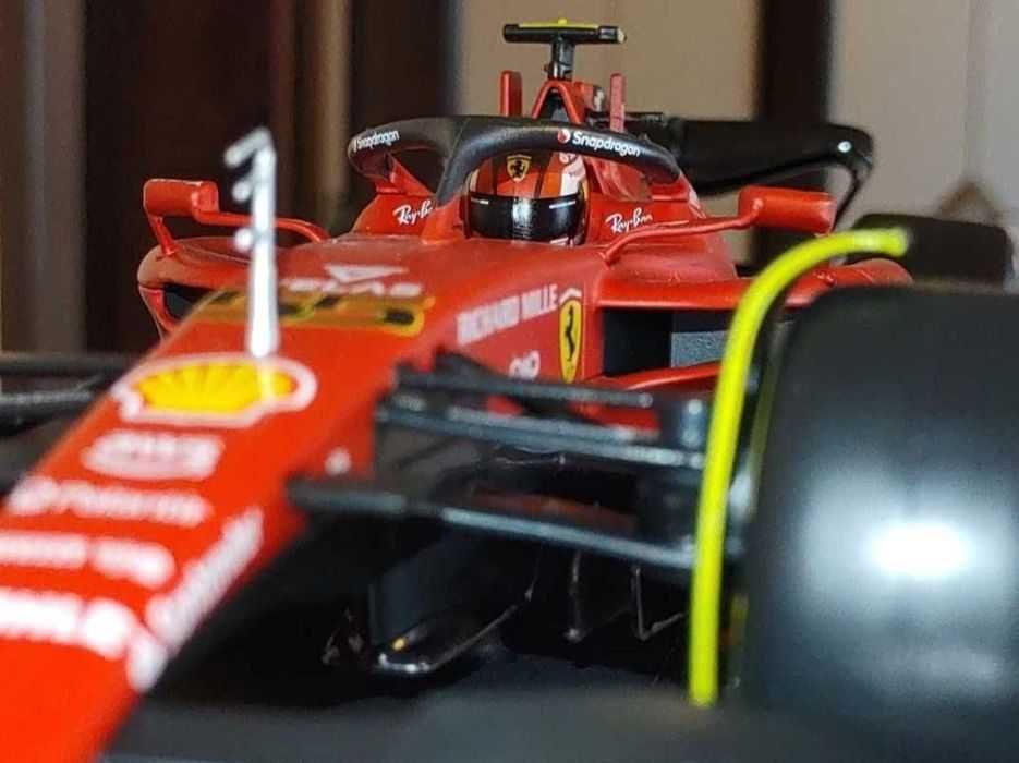 Macheta 1:18 F1-75 Anniversary Bburago Ferrari Carlos Sainz Formula 1