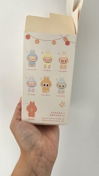 Vand Labubu -Dada Have a seat