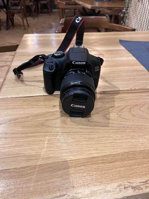 Продавам Canon EOS 2000D + 18-55mm китов обектив