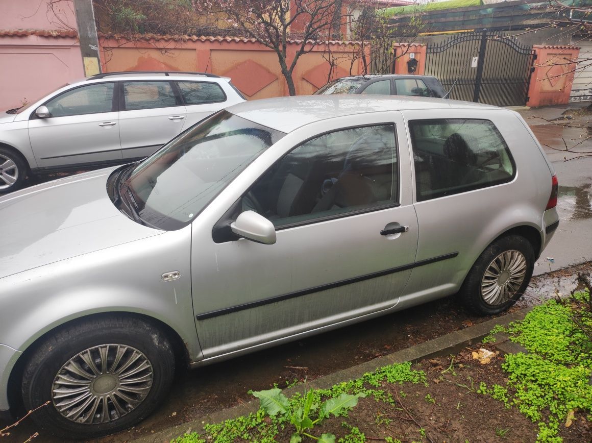 Vând sau schimb Golf IV benzina 1,4 an 2001