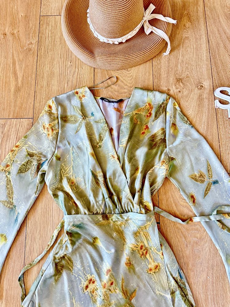 Разкошна лятна рокличка Zara