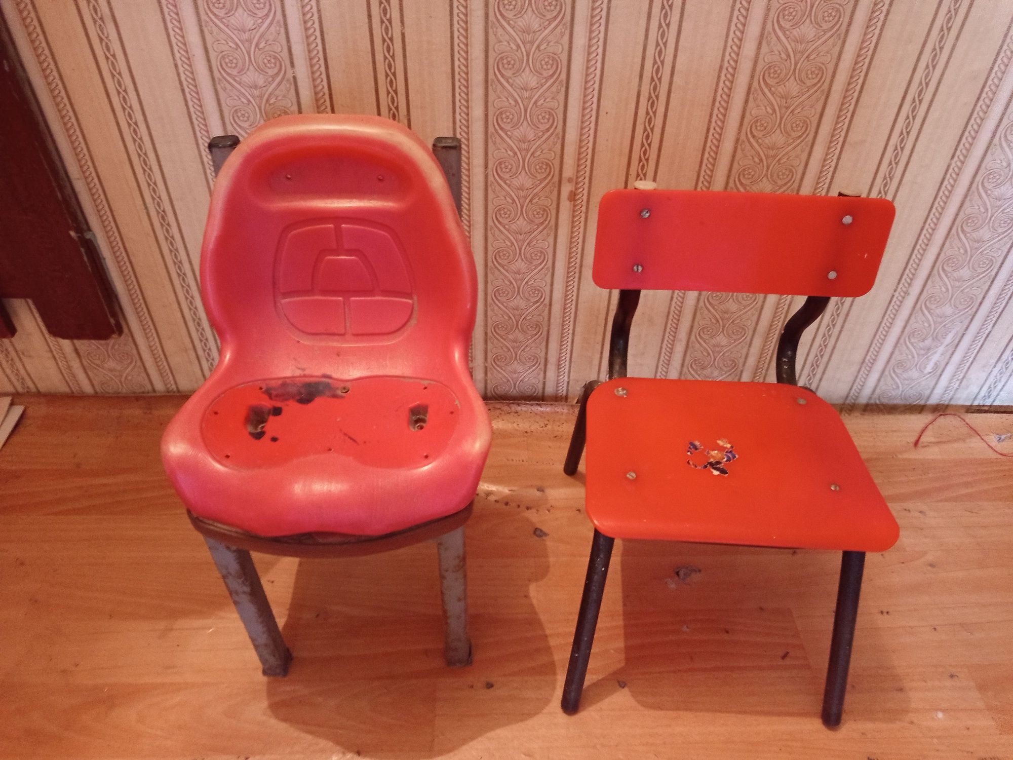 Продам железные стулья