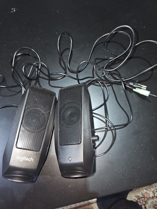 Boxe Logitech cu fir