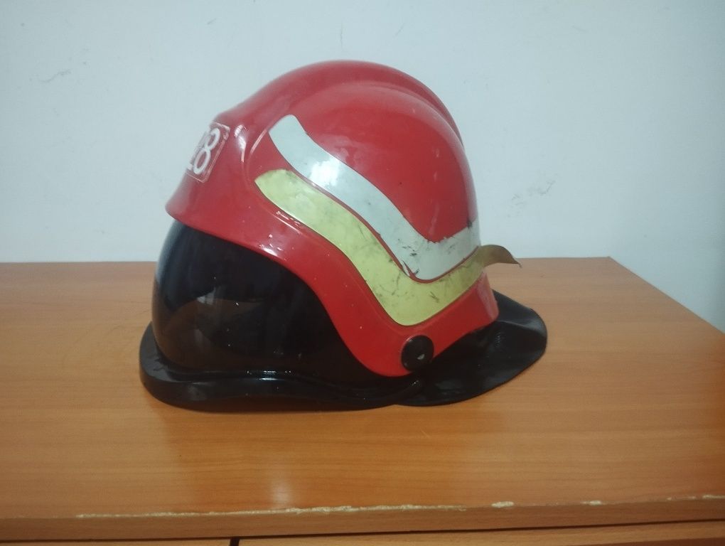 Продам пожарную каску.