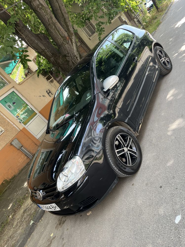 Golf 5  1.6 fsi.