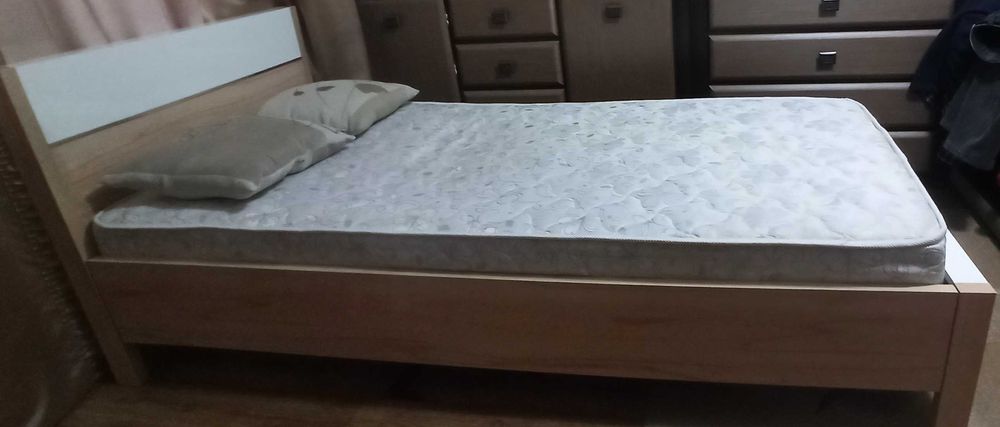 продам кровать 2м * 0,9м