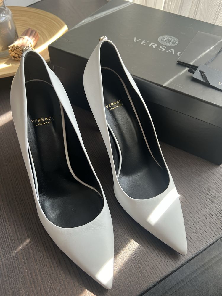 Дамски обувки с ток Versace