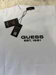 Tricouri guess alb sau negru