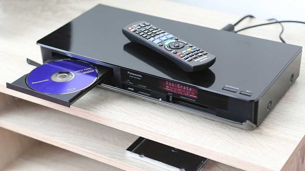 Pentru inregistrat filme HD, Blu-ray Recorder cu HDD, Tuner DVB-S