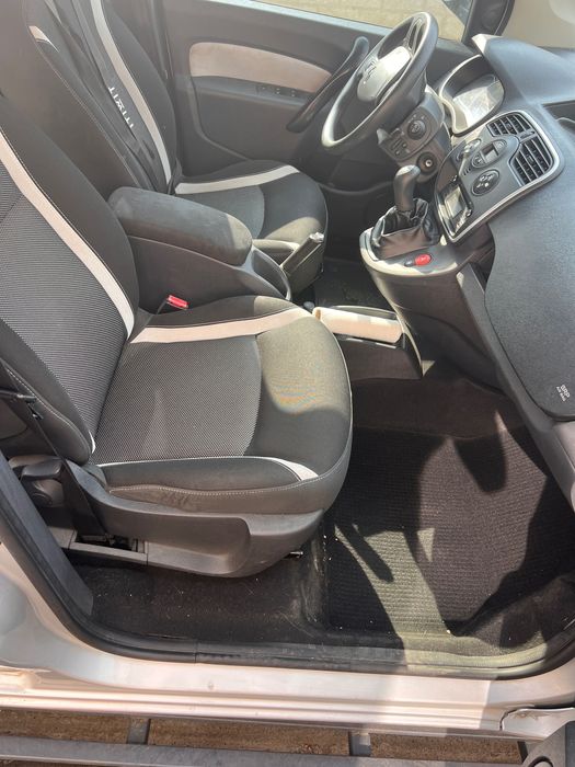 Curăț interioare auto