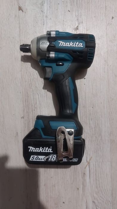 Pistol impact Makita DTW 700 nou