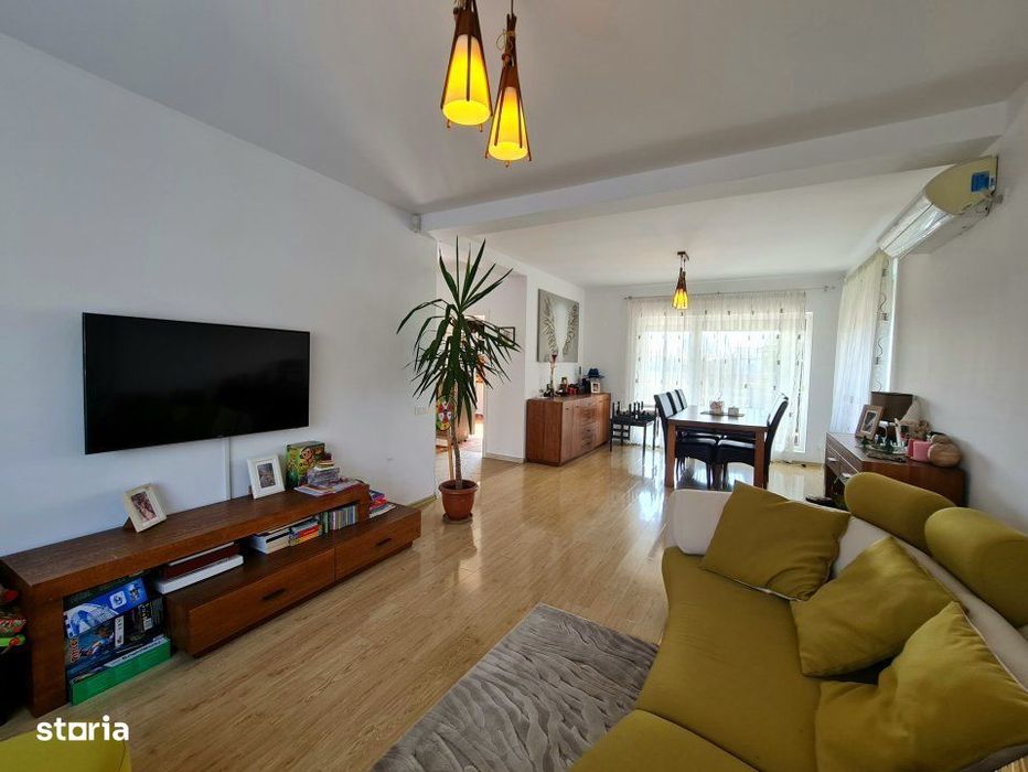 Vila 4 Camere, - Panouri Solare, Sistem Alarma si Gradina - Domnesti