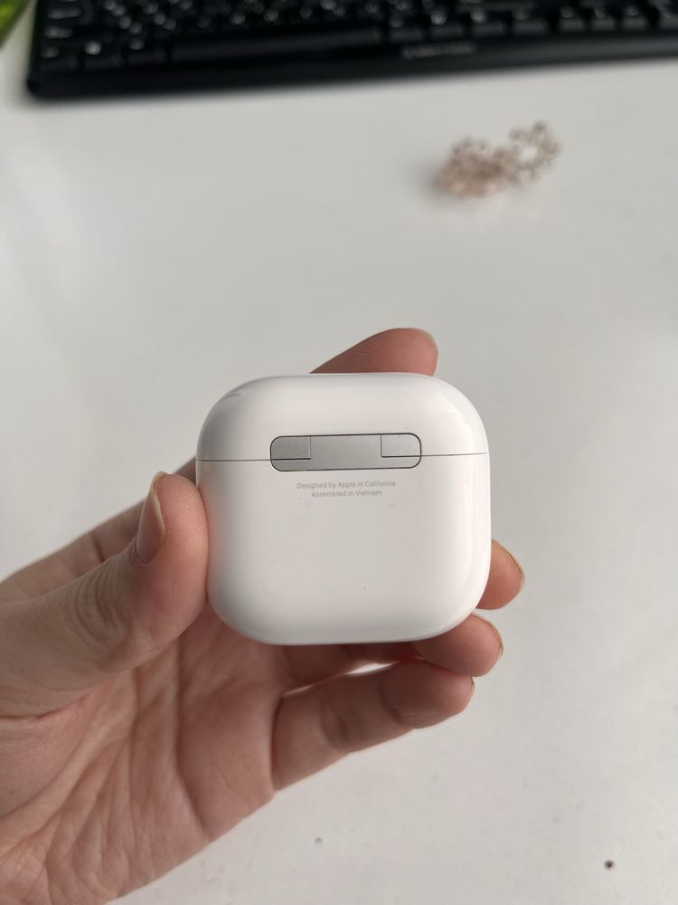 Продам Airpods 4