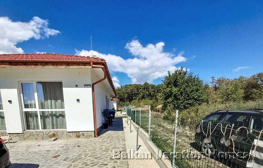 Модерна едноетажна къща близо до морето в Шкорпиловци