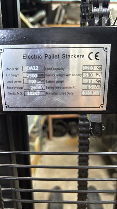 Стакер ,електрическа палетна количка