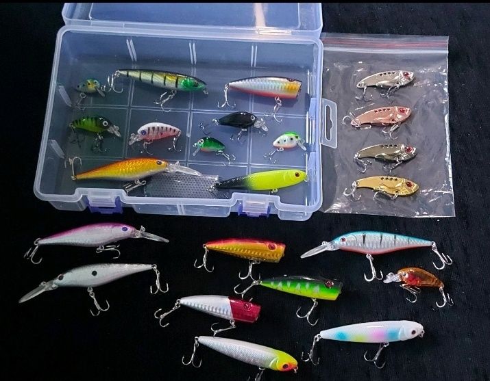 Кутия с 24 броя примамки за риболов- воблери блесни спининг