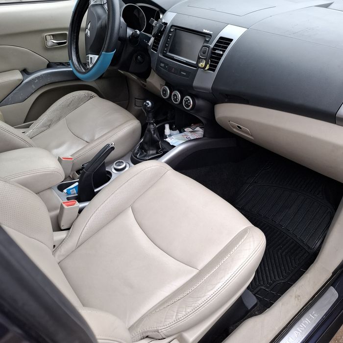 Mitsubishi Outlander..