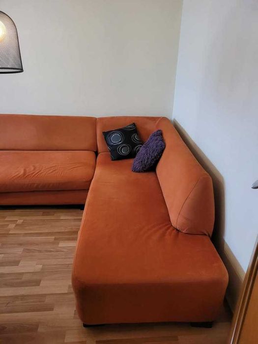 Оранжев Диван (couch)